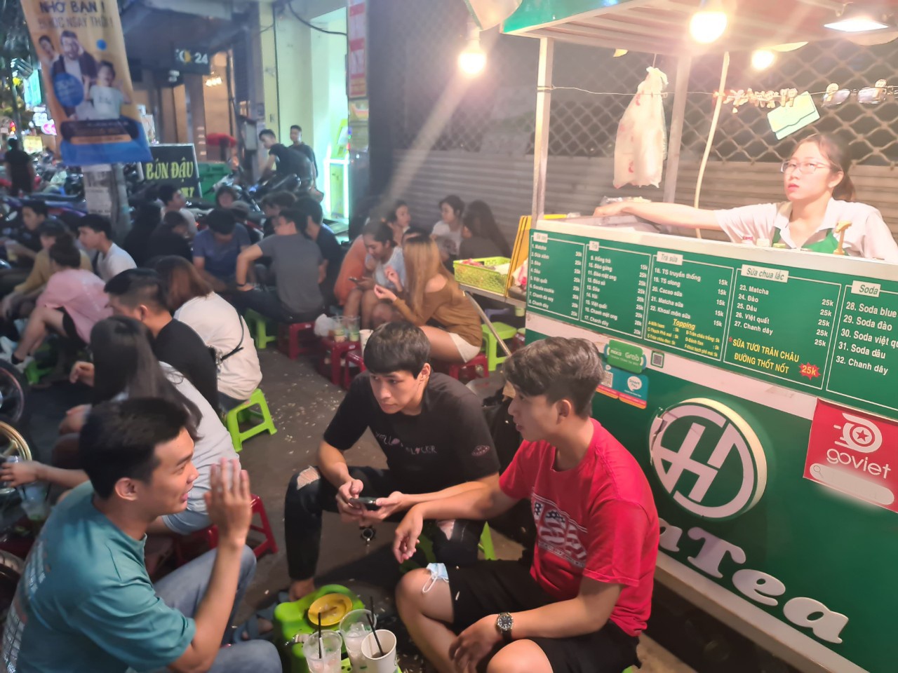 Hang quan via he som hut khach tro lai sau Covid-19 anh 1