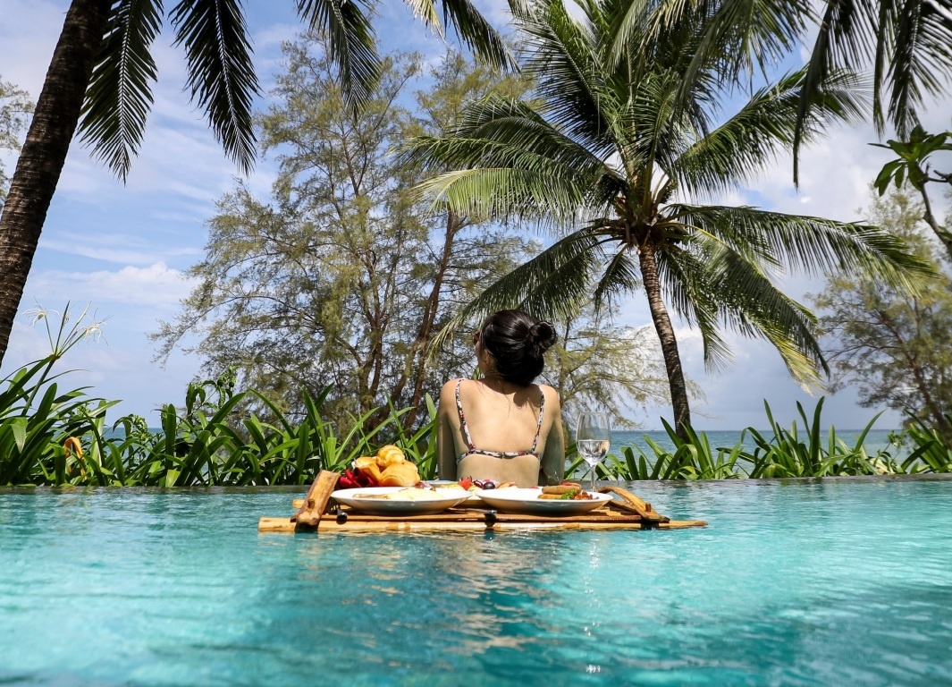 Tour du lich giam hon nua gia, hang nghin khach dat mua moi ngay hinh anh