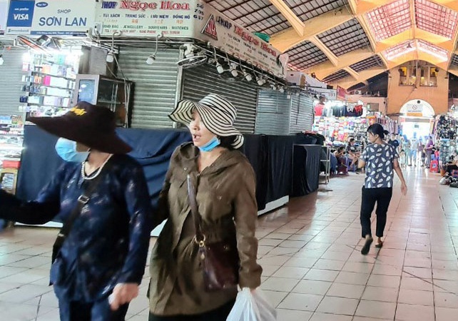 Vang khach nuoc ngoai, hon nua so sap cho Ben Thanh dong cua hinh anh