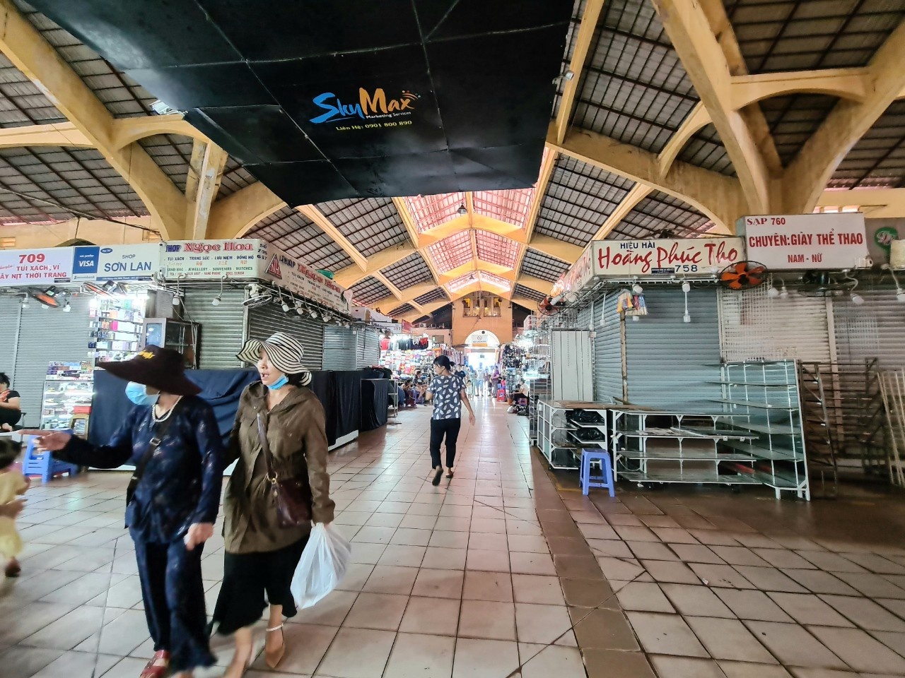 hon nua sap cho Ben Thanh dong cua anh 1