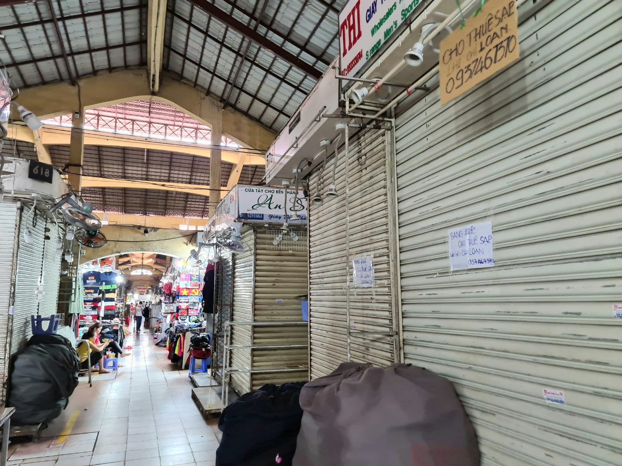 hon nua sap cho Ben Thanh dong cua anh 2