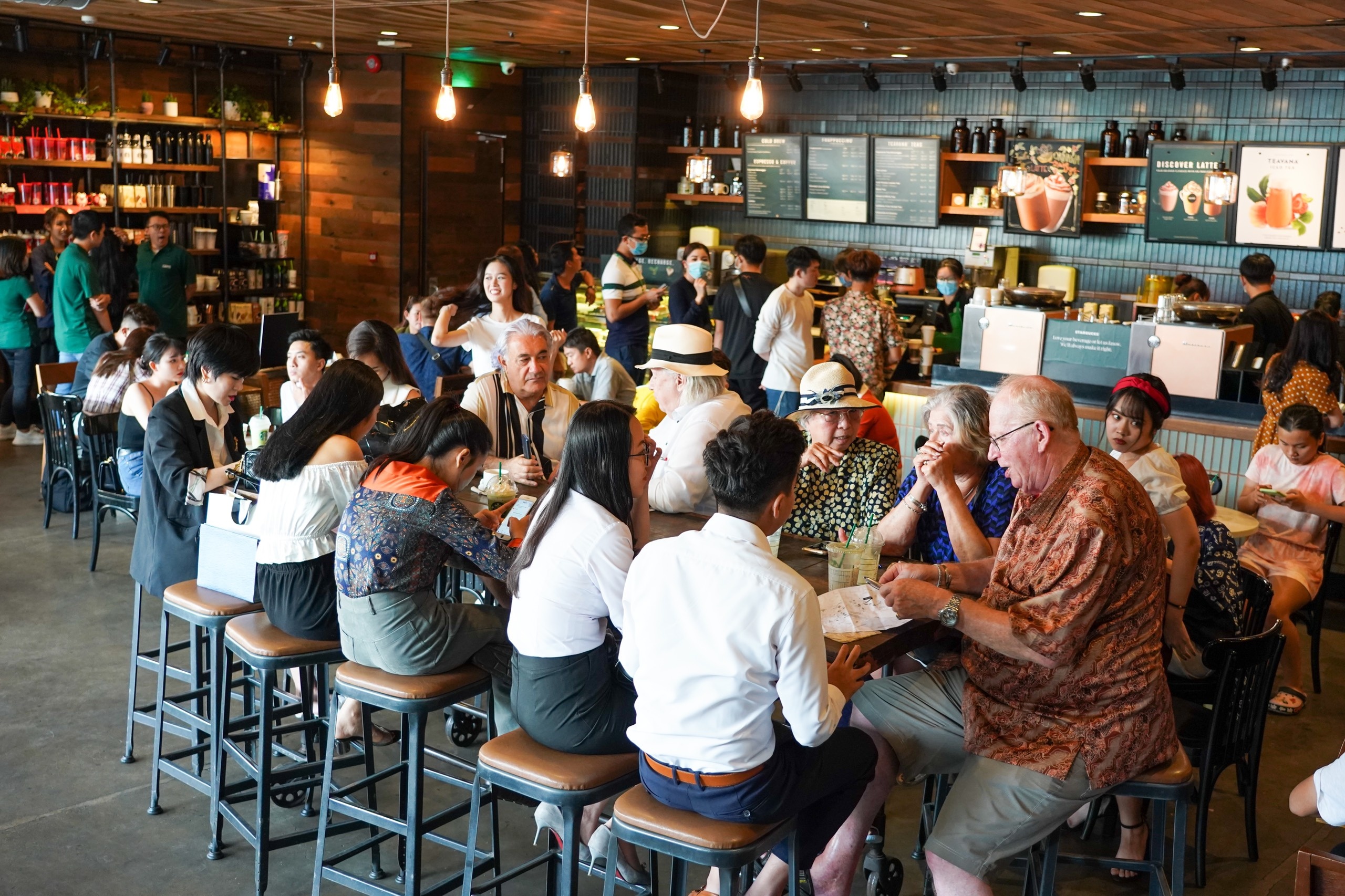 Cac chuoi ca phe banh truong hau Covid-19 anh 1