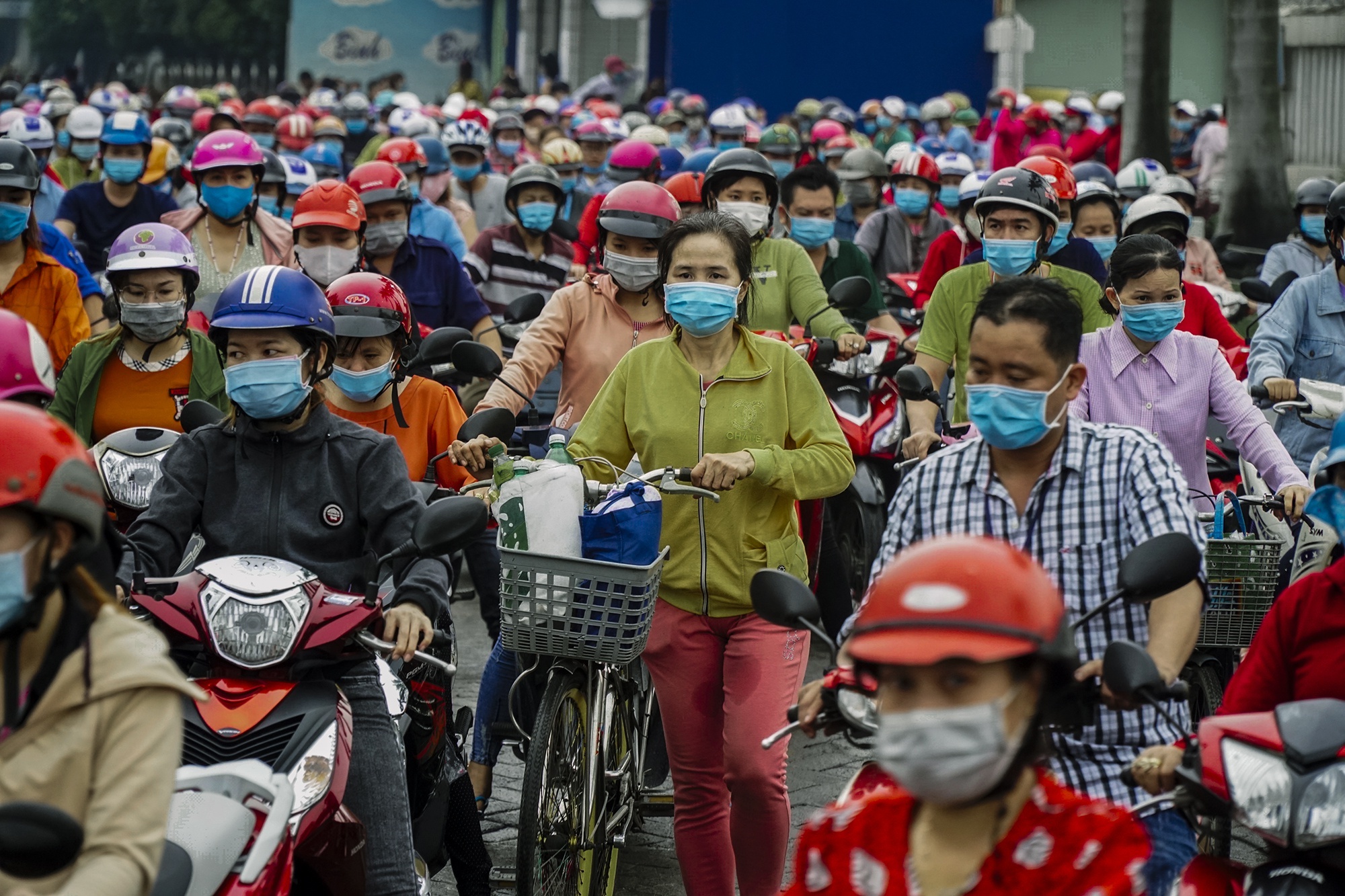 Gan 3.000 cong nhan PouYuen bi cho nghi viec anh 1