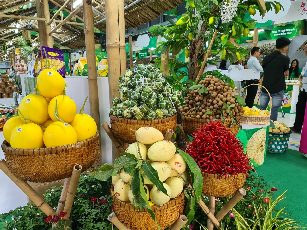 Cac sieu thi ban cach go kho cho nong san Viet hinh anh