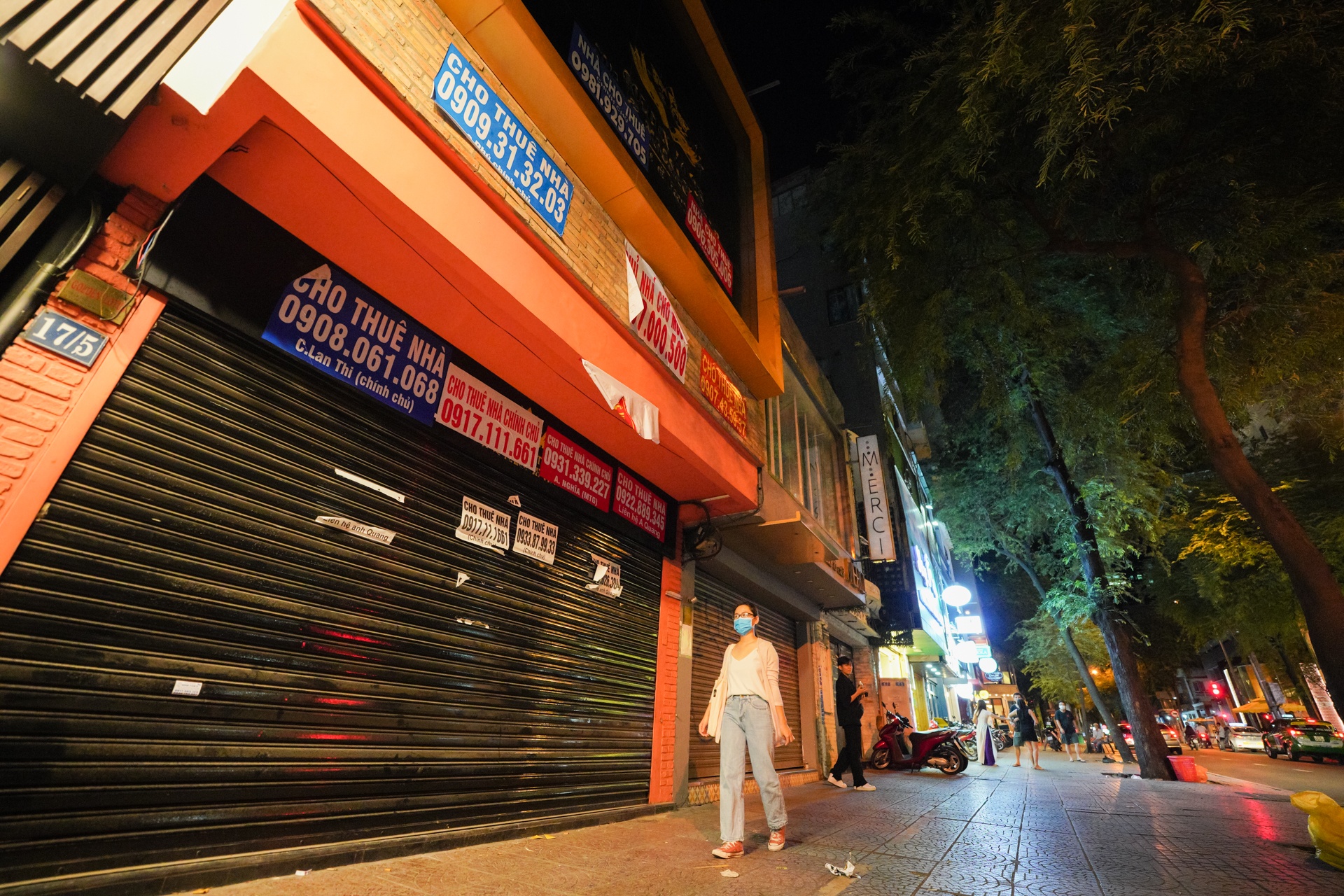 hang quan vang khach o pho tay anh 3