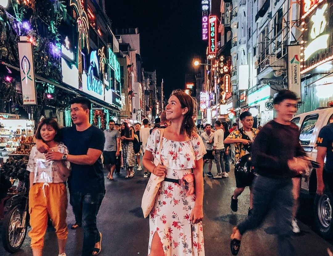 Thi diem keo dai dich vu ban dem den 6h sang hinh anh