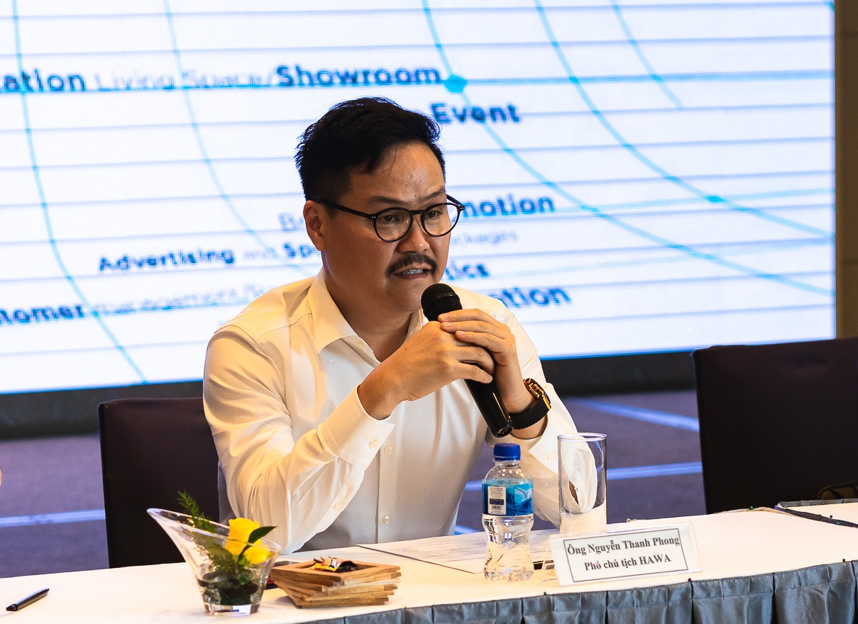 Showroom noi that len trien lam ao anh 2