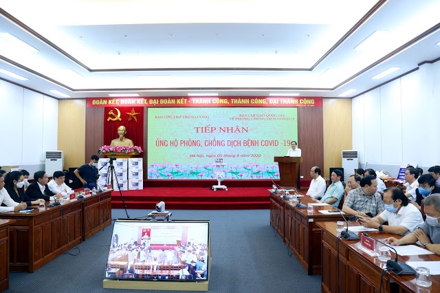 500 may tho va hang chuc ty dong ung ho chong Covid-19 anh 1