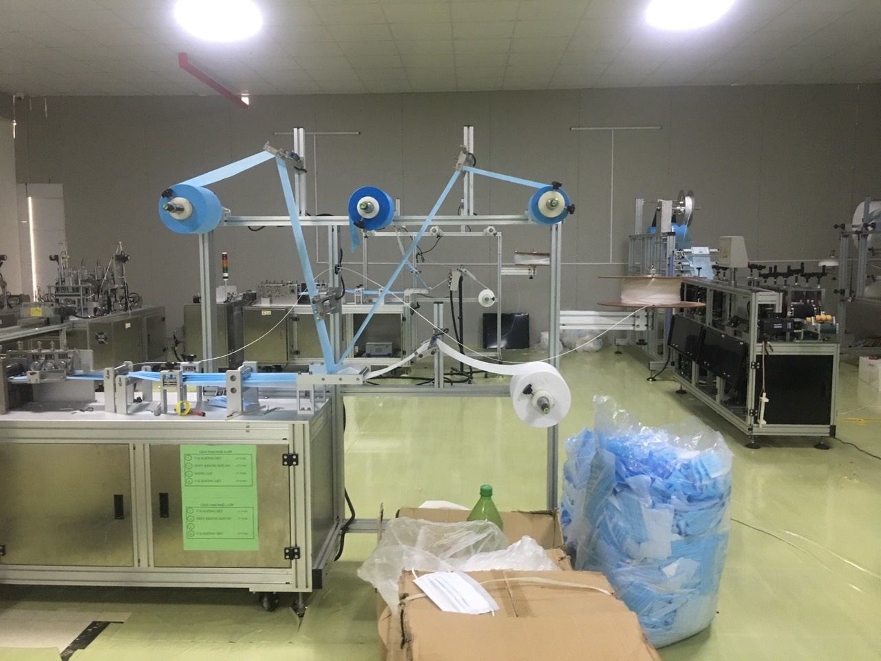 Phat hien hon 400.000 khau trang khong ro nguon goc tai TPHCM anh 1