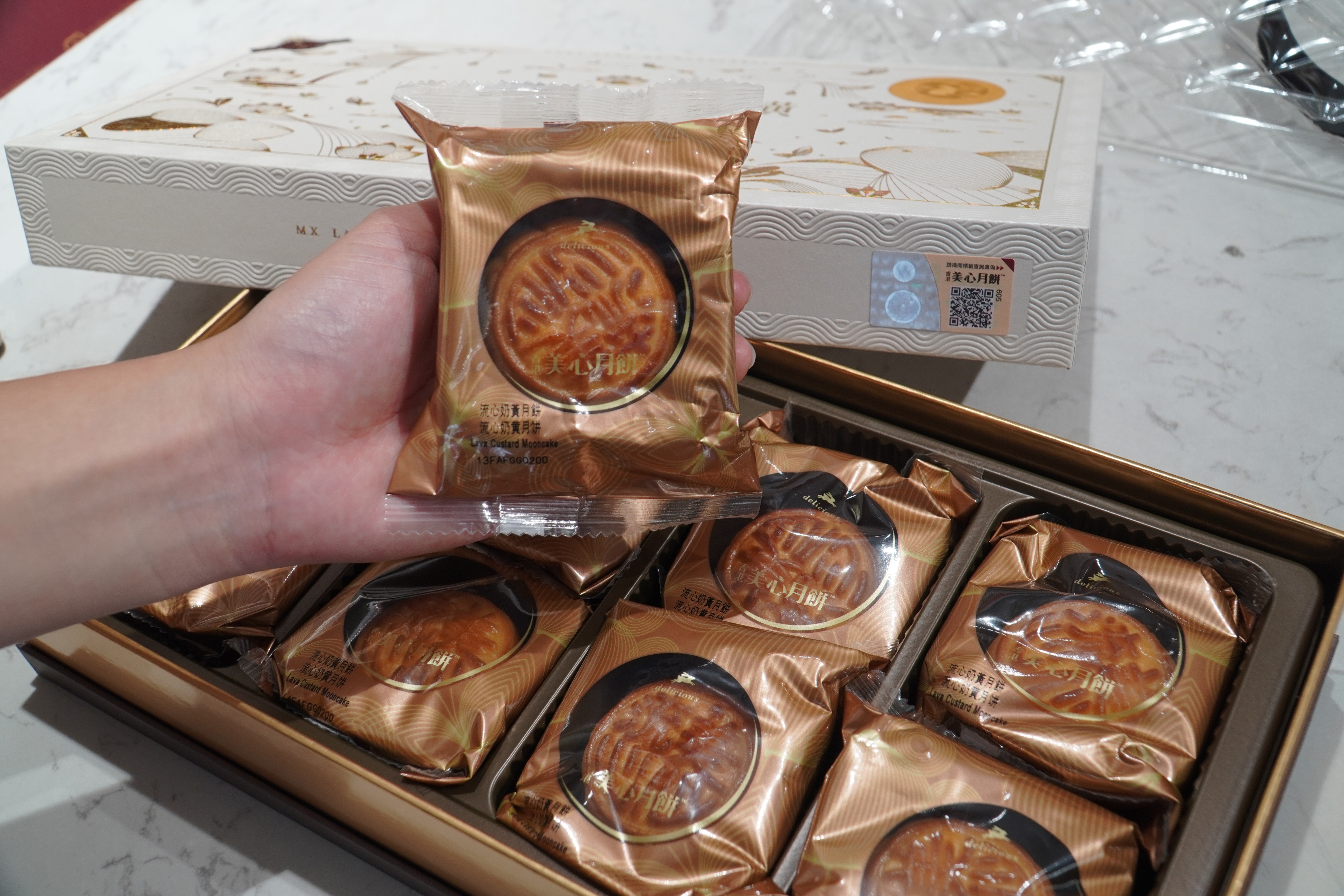 Banh trung thu cao cap van chay hang giua dich Covid-19 hinh anh