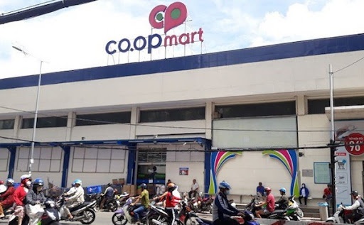 Sap dong cua sieu thi Co.op Mart Cong Quynh hinh anh