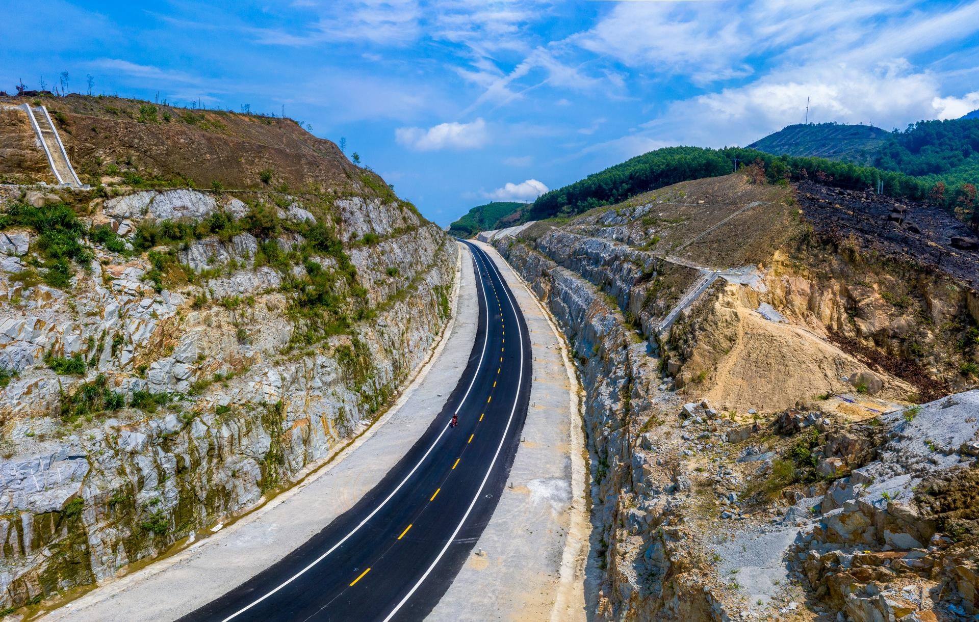 Chinh phu chi hon 52 trieu USD tra no cho 2 du an giao thong hinh anh