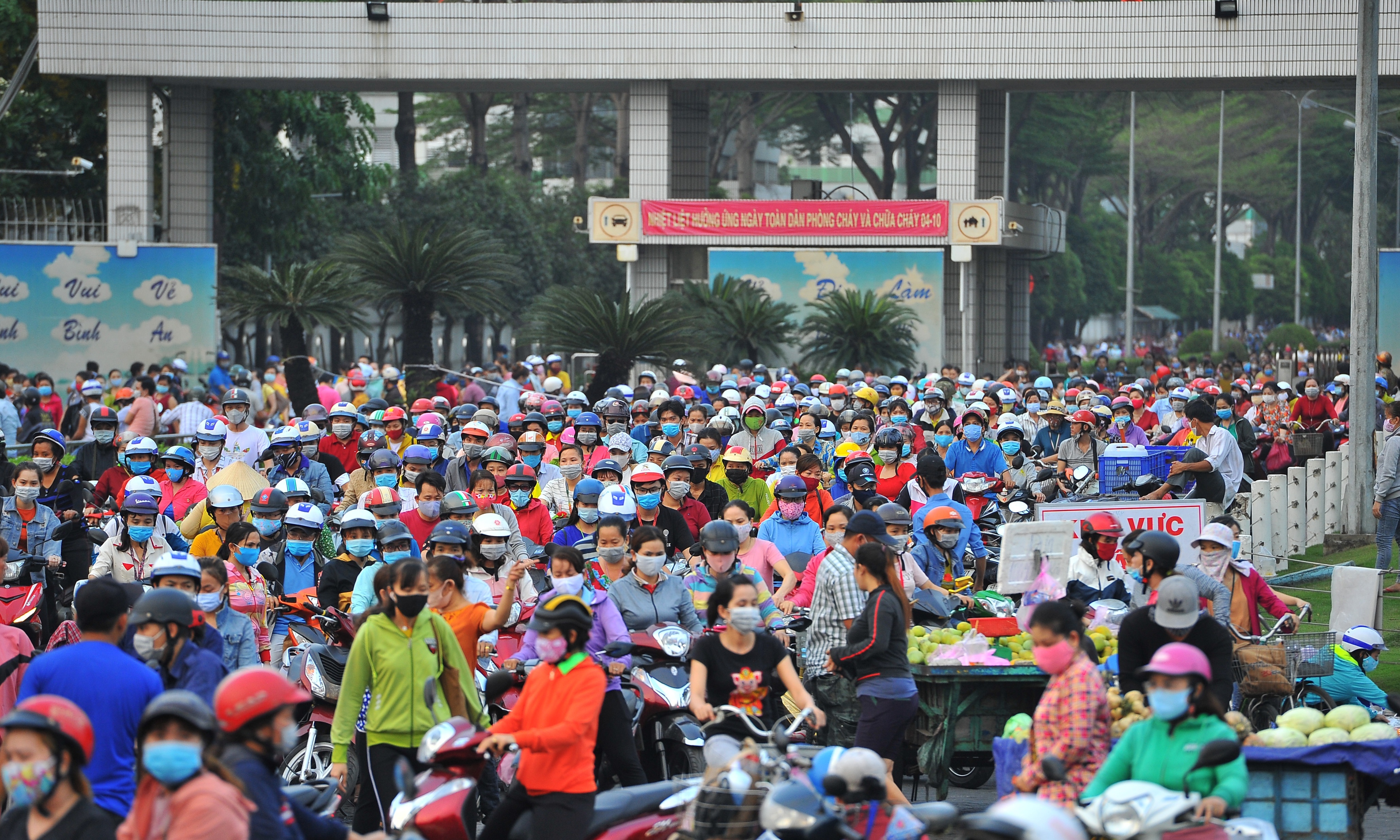 Gan 1.000 doanh nghiep tuyen moi 13.000 lao dong o Binh Duong hinh anh