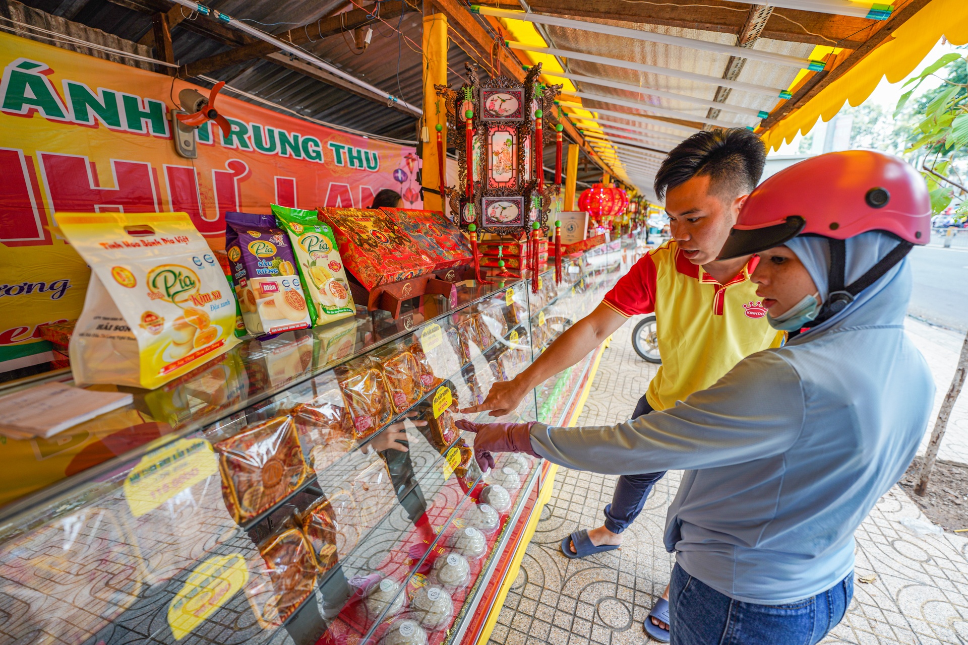 Banh trung thu day duong nhung vang khach anh 2