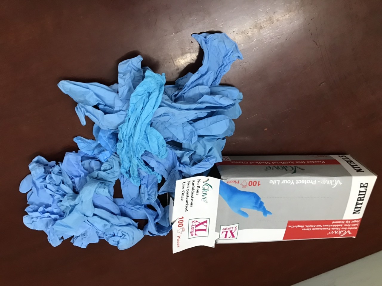 Thu giu 250.000 gang tay y te khong ro nguon goc hinh anh