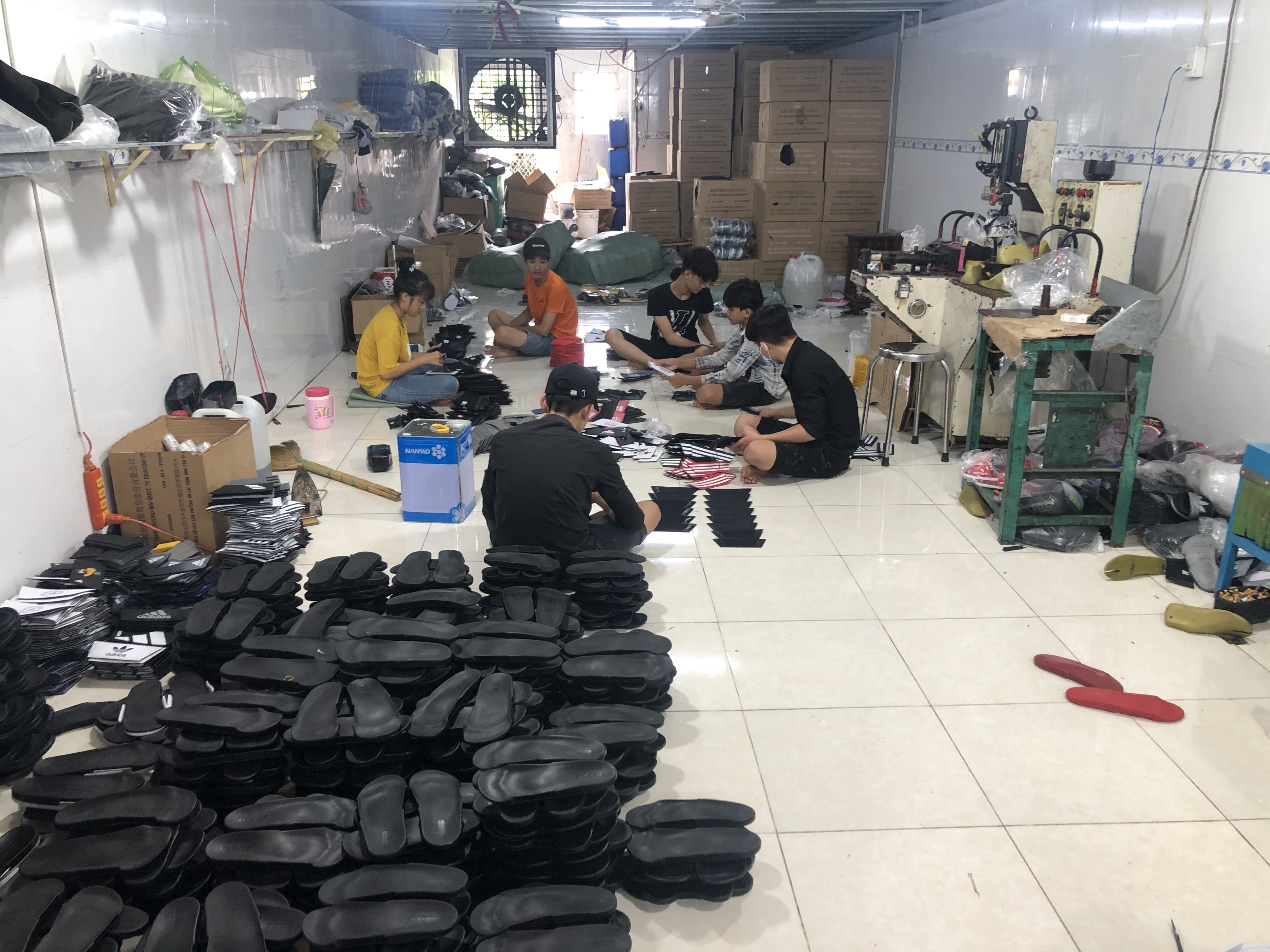 dep nhai Adidas anh 1