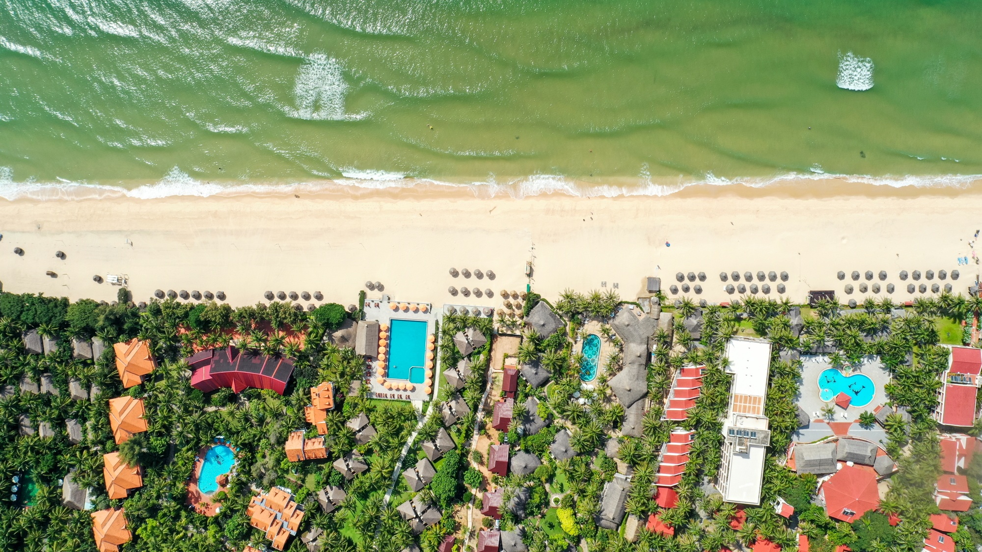 Hang loat resort o Mui Ne dong cua hinh anh