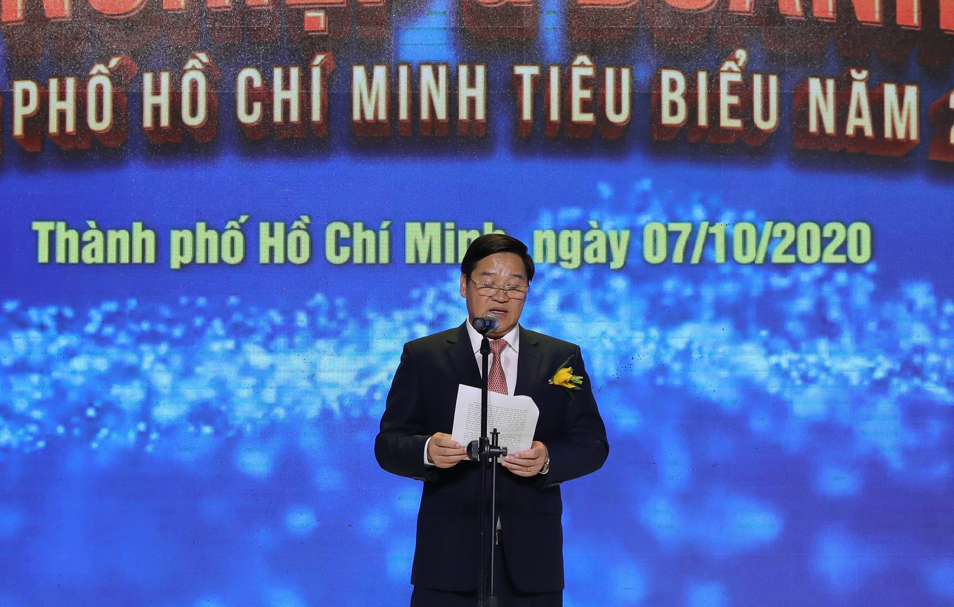 100 doanh nghiep tieu bieu TP.HCM anh 1