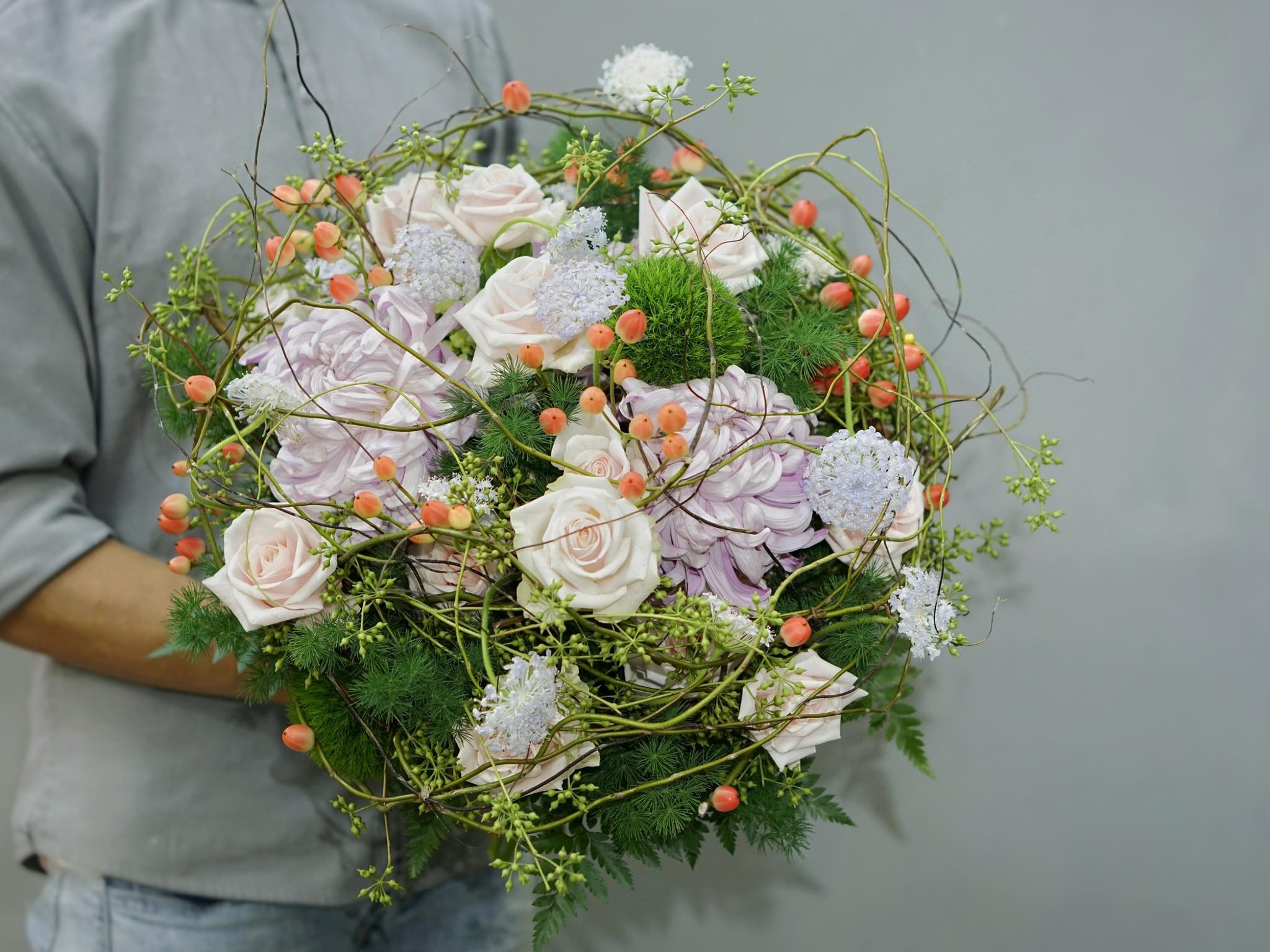 Hon 50 trieu dong mot binh hoa dip 20/10 hinh anh