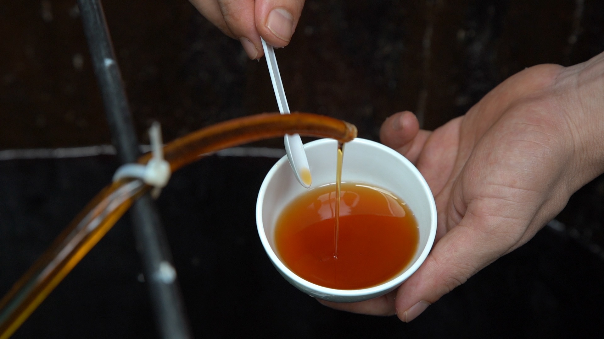 Nuoc mam truyen thong hop luc de gianh thi phan hinh anh