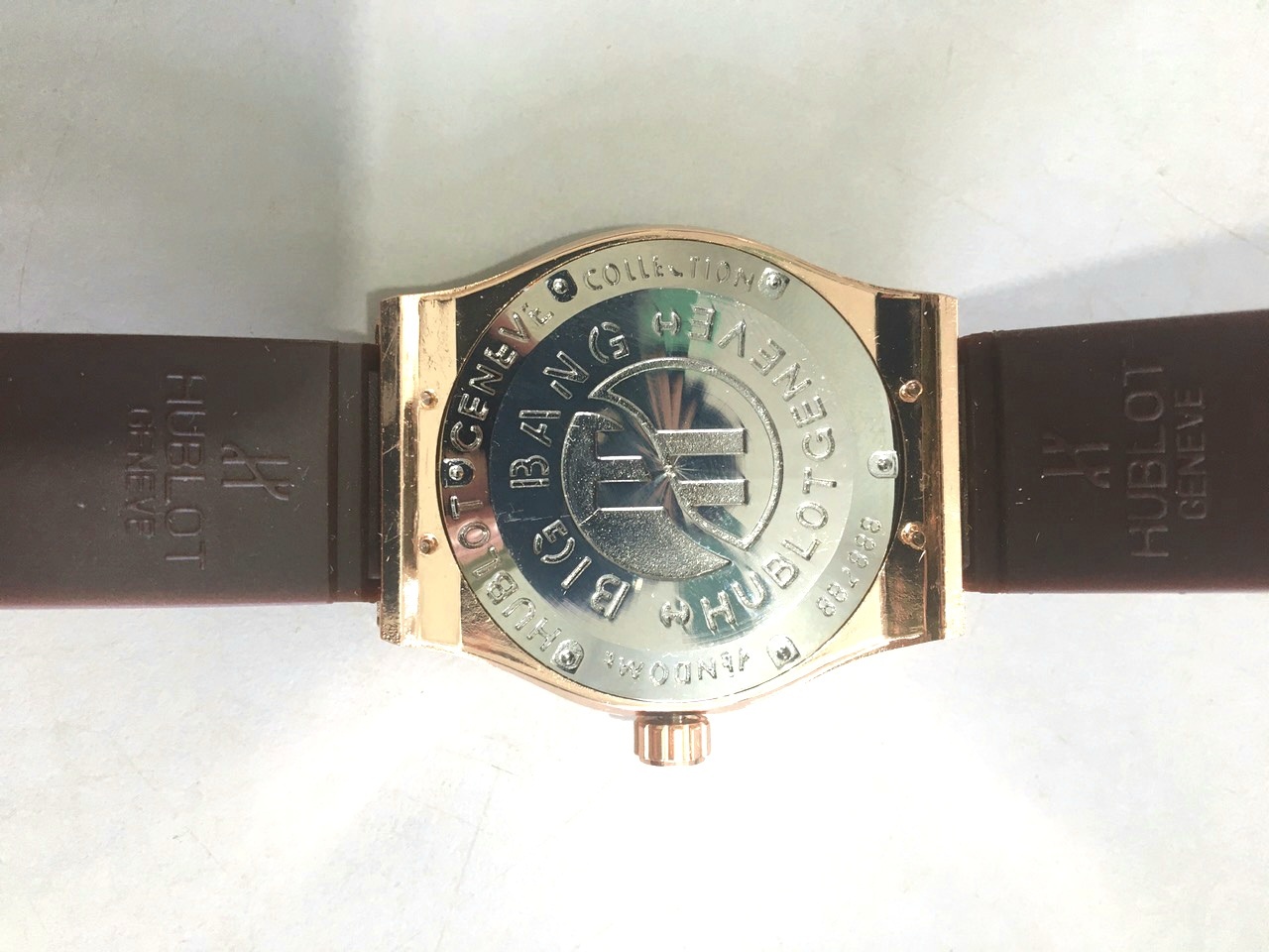 Tich thu hang tram dong ho Hublot gia hinh anh