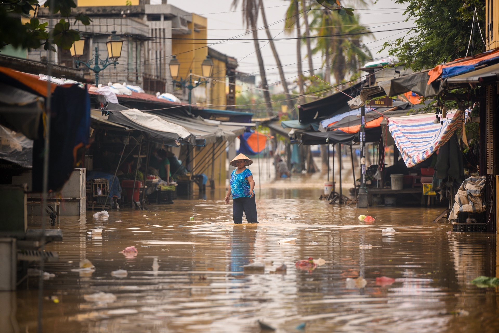 Gia hang hoa o mien Trung on dinh sau bao lu anh 1