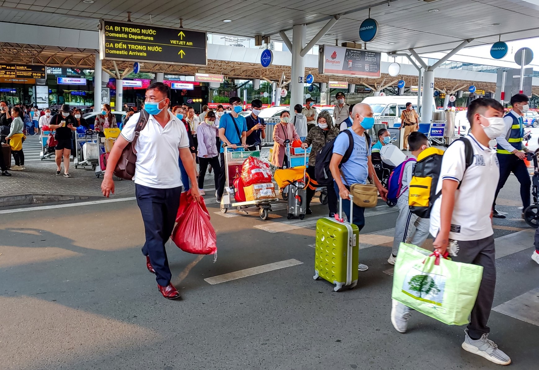 Hanh khach than phien bi taxi san bay 'chat chem' sau khi phan lan hinh anh