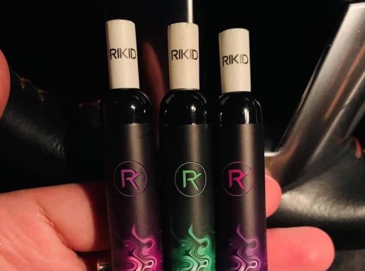 Thu giu hon 10.000 qua bong cuoi, thuoc la dien tu hinh anh