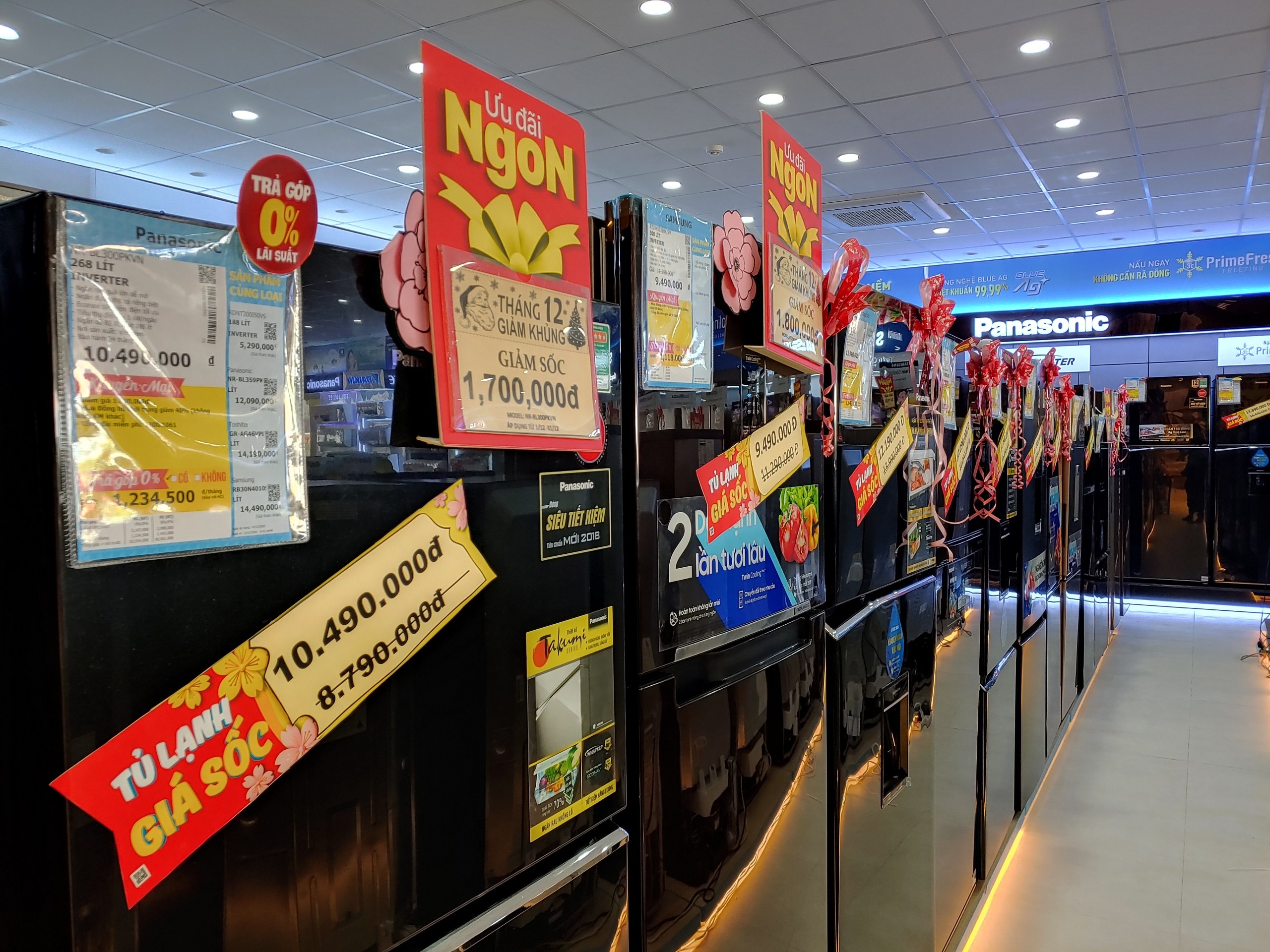 Tivi, may giat, tu lanh giam gia soc cuoi nam hinh anh