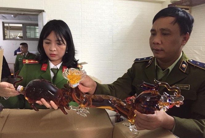 Phat hien mot co so san xuat ruou linh vat gia anh 1