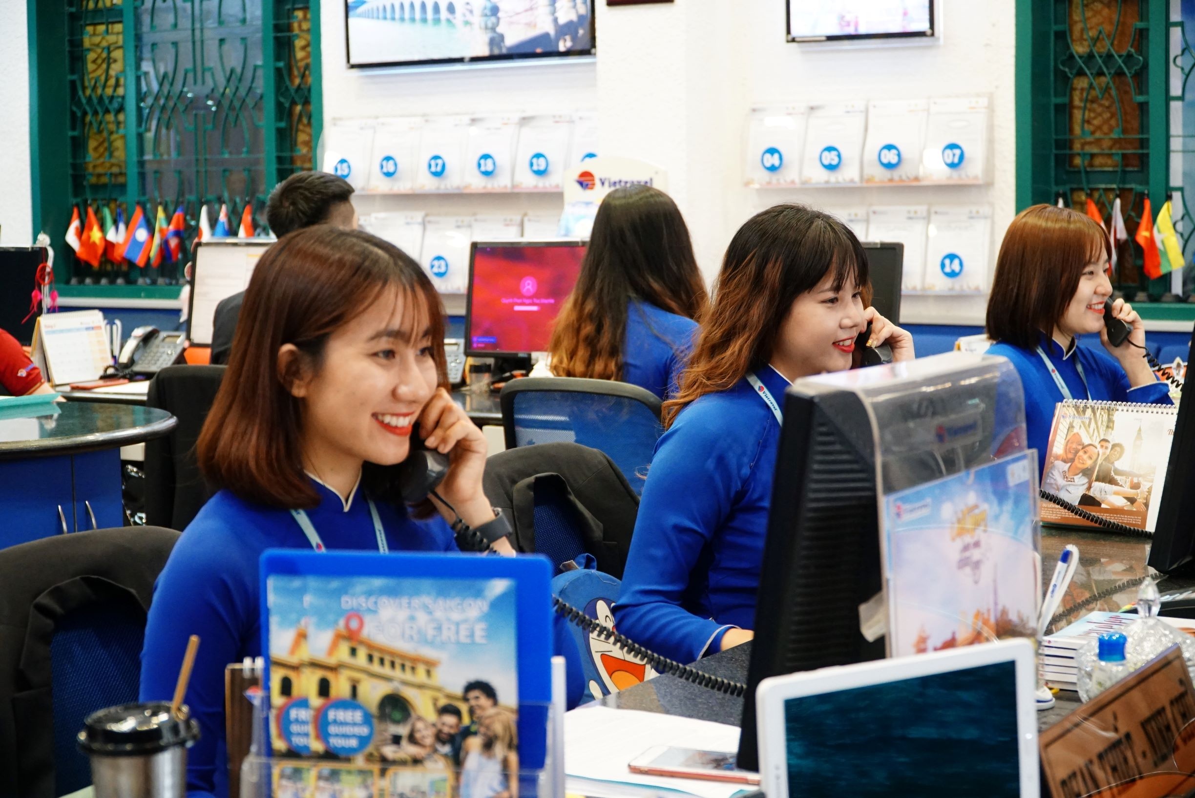 Doanh nghiep gong minh thuong Tet hinh anh