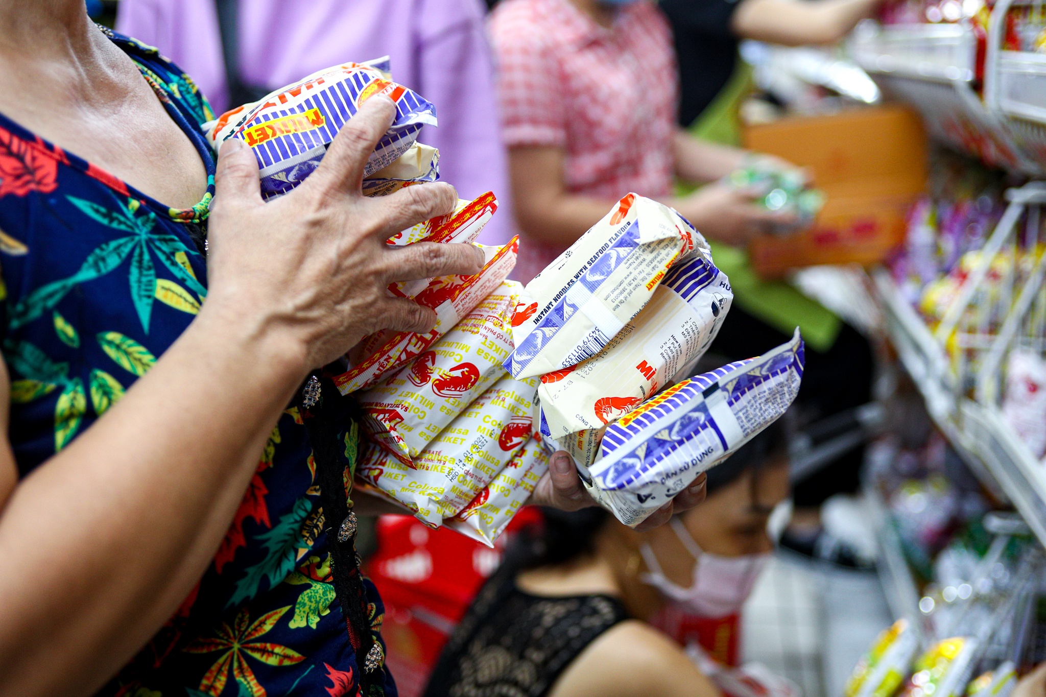 Mi goi 'dat hang' ngay sat Tet anh 2