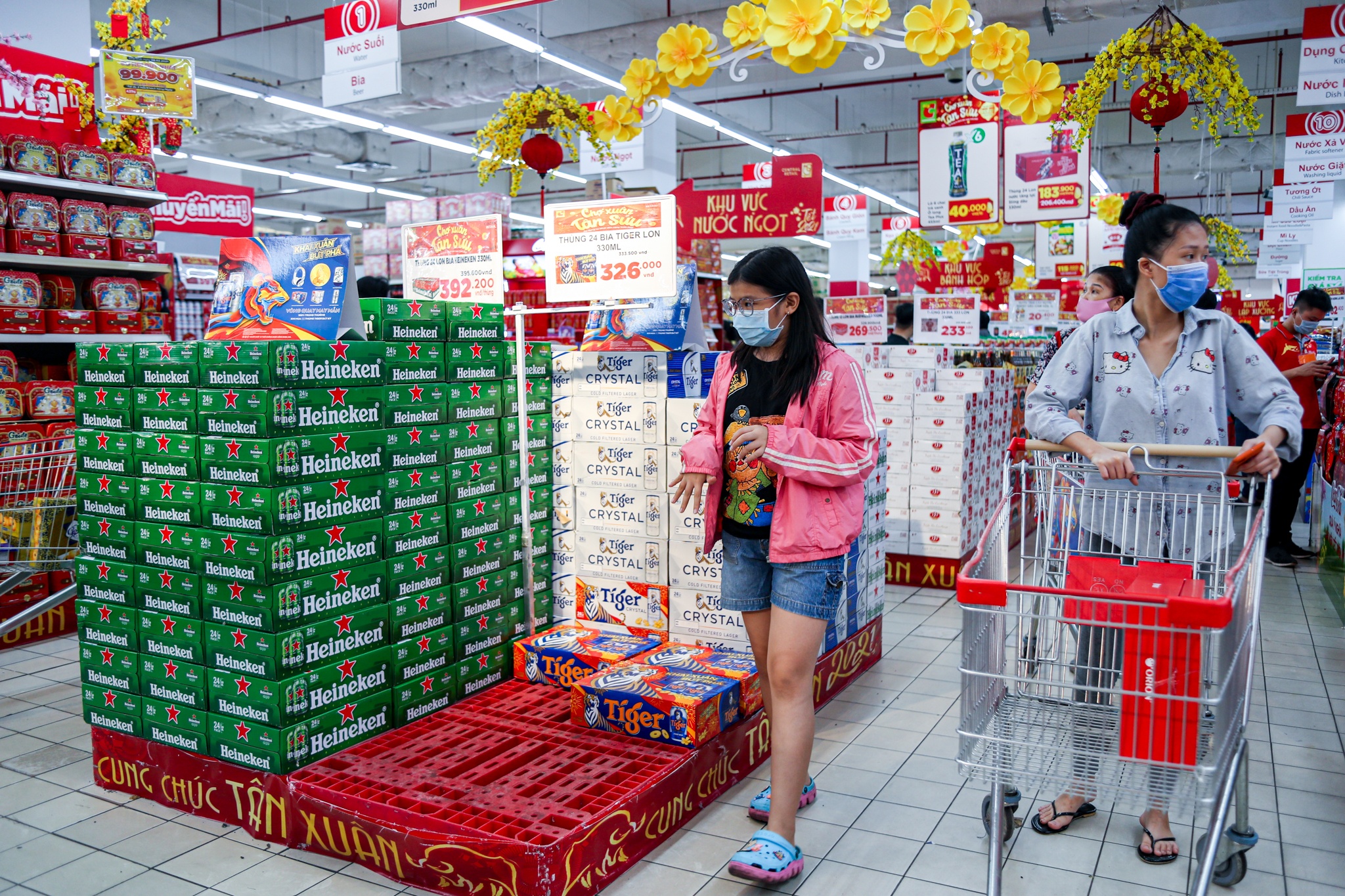 Mi goi 'dat hang' ngay sat Tet anh 4