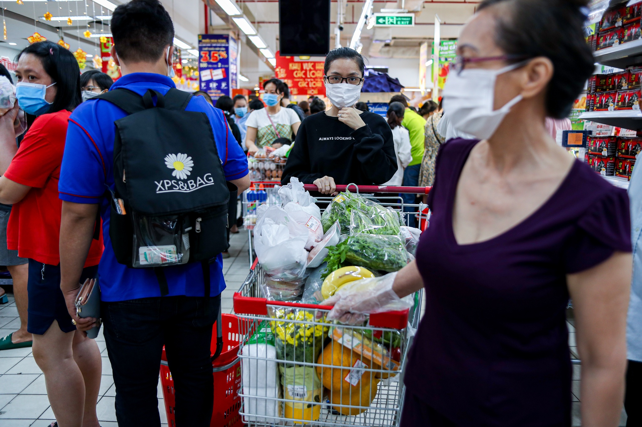 Mi goi 'dat hang' ngay sat Tet anh 8