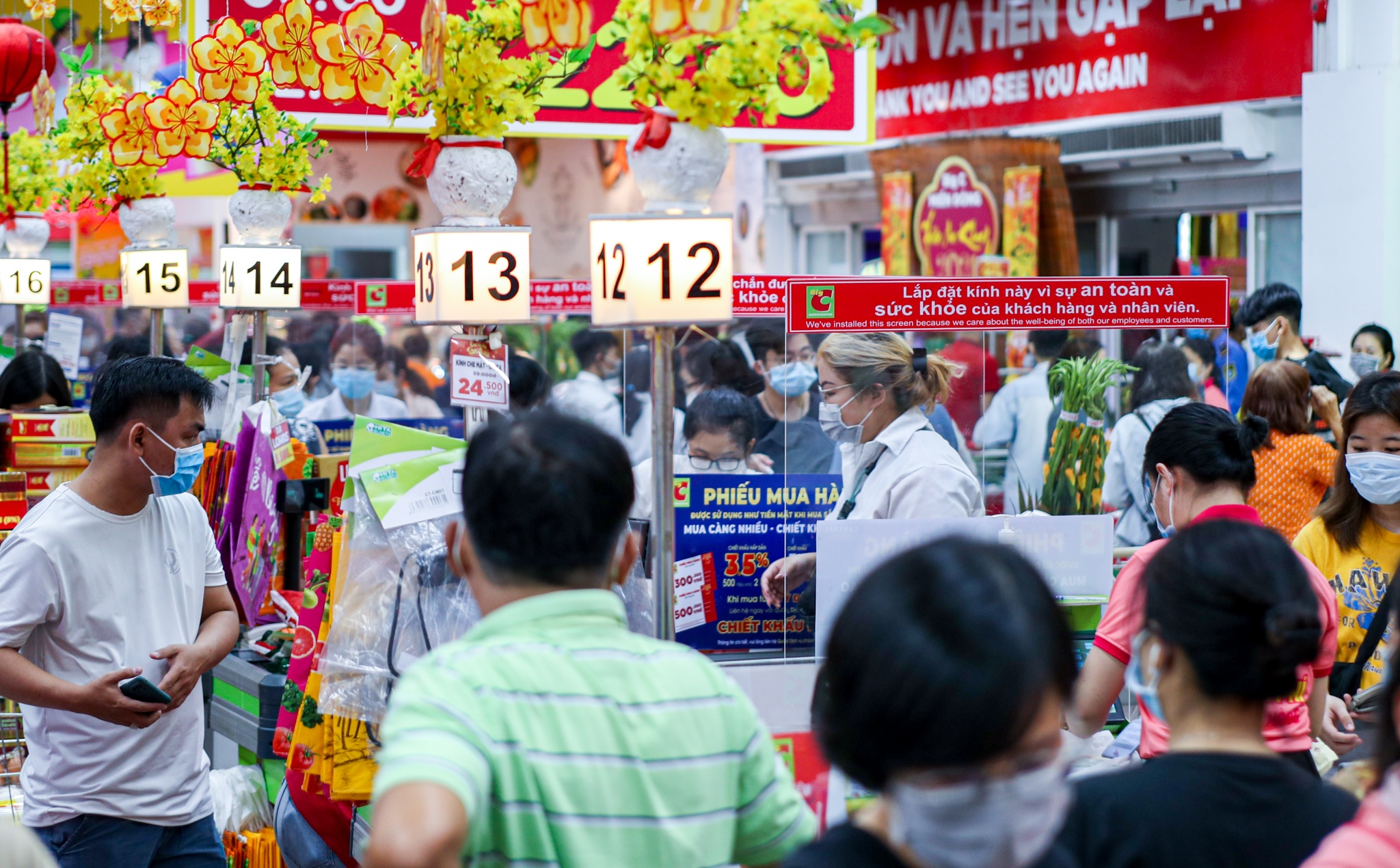 Mi goi 'dat hang' ngay sat Tet anh 9