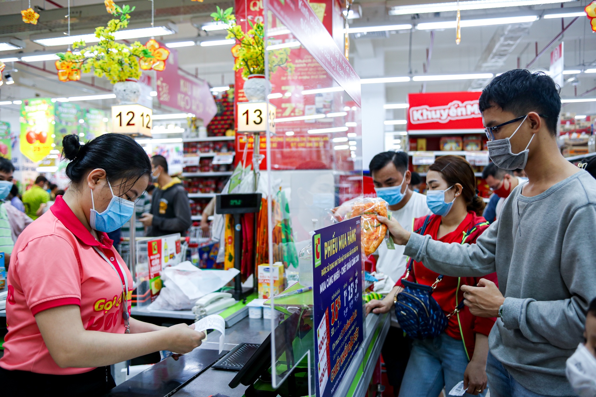 Mi goi 'dat hang' ngay sat Tet anh 11