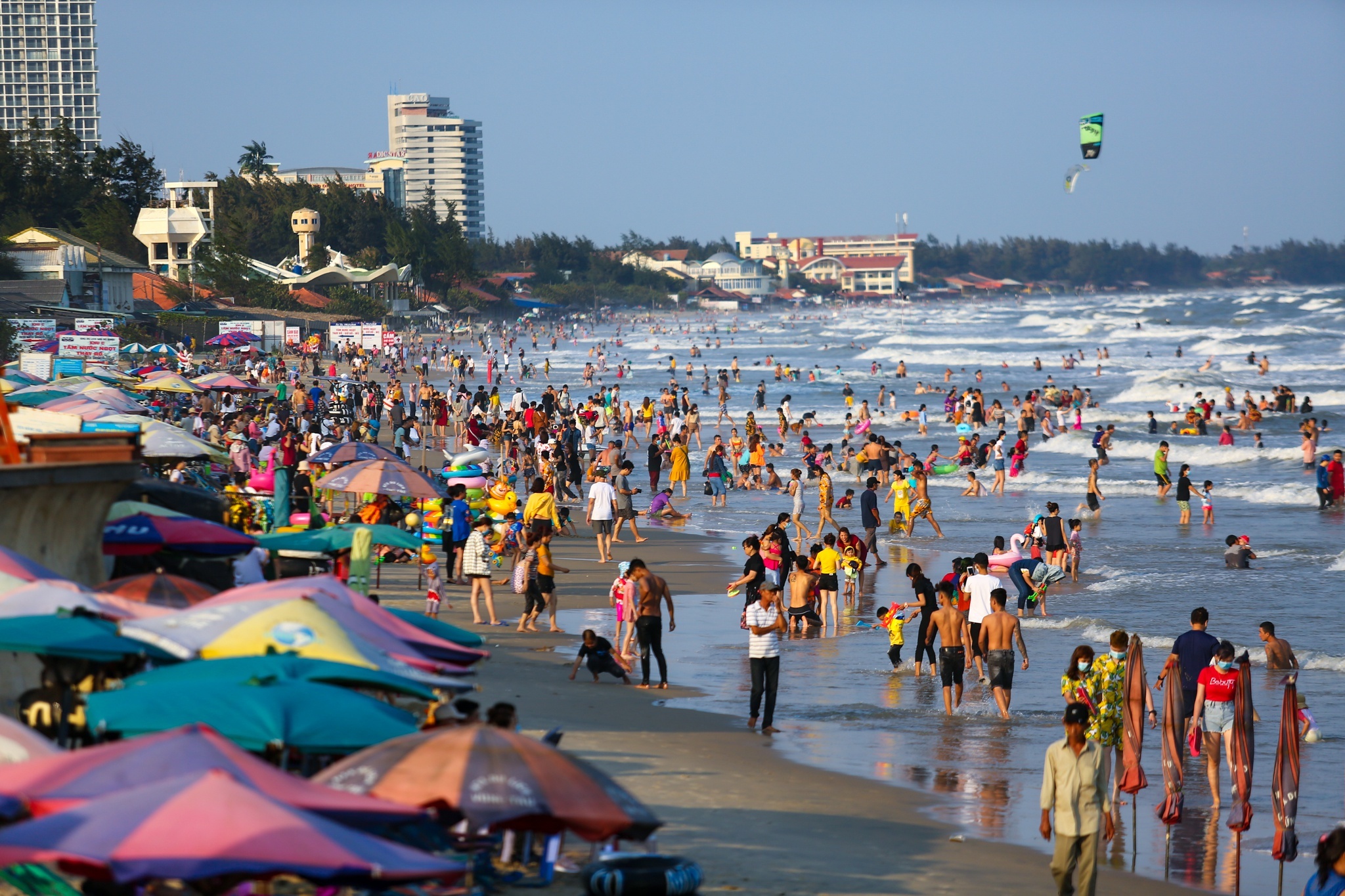 Vung Tau don gan 53.000 du khach dip Tet hinh anh