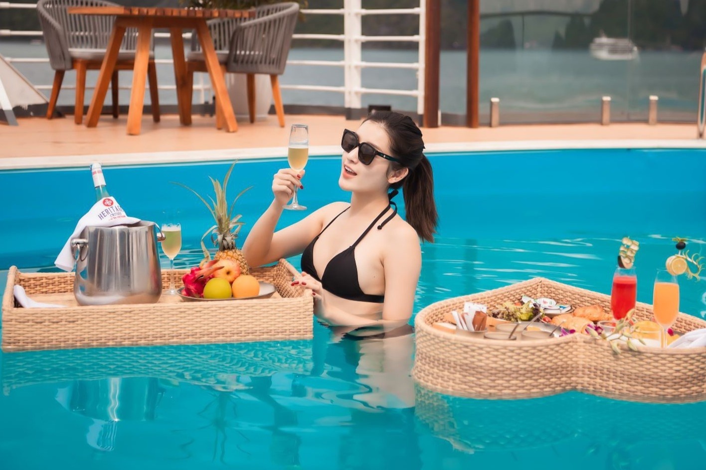 Khach noi dia o at dat tour di Phu Quoc, Con Dao, Quy Nhon hinh anh