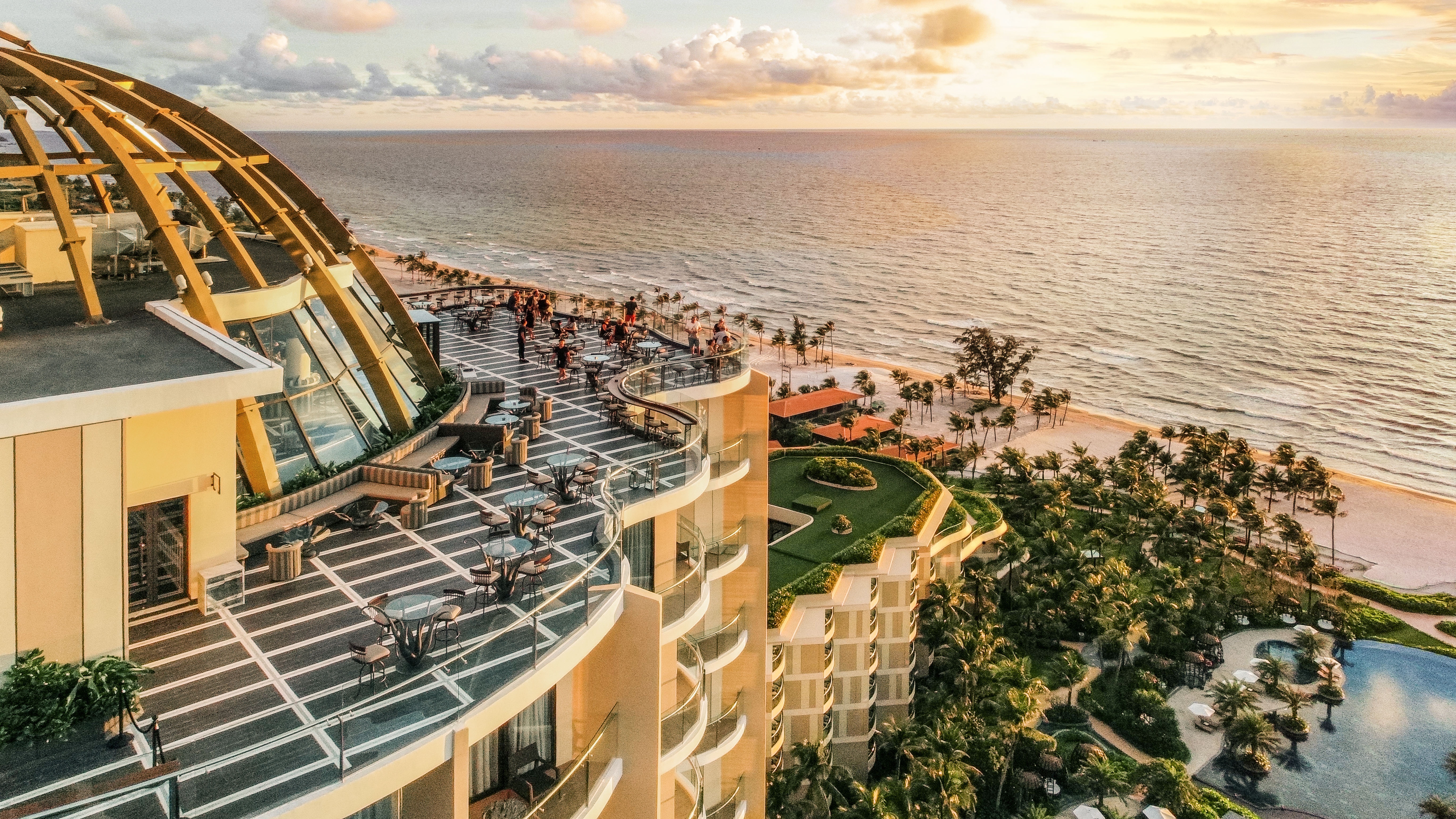 Dong loat mo moi khach san, resort hang sang hinh anh