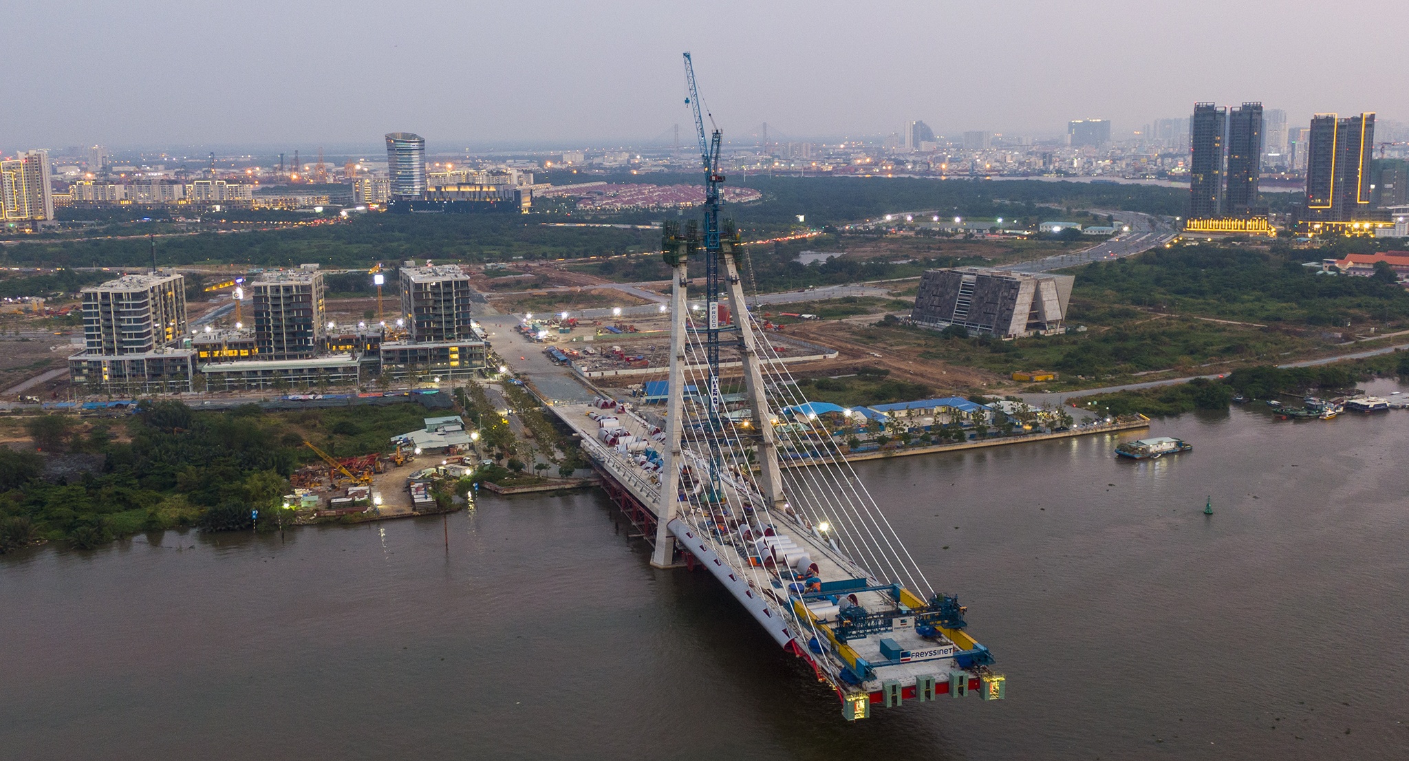 Quan xa dong cua duoi chan cau Thu Thiem 2 anh 12