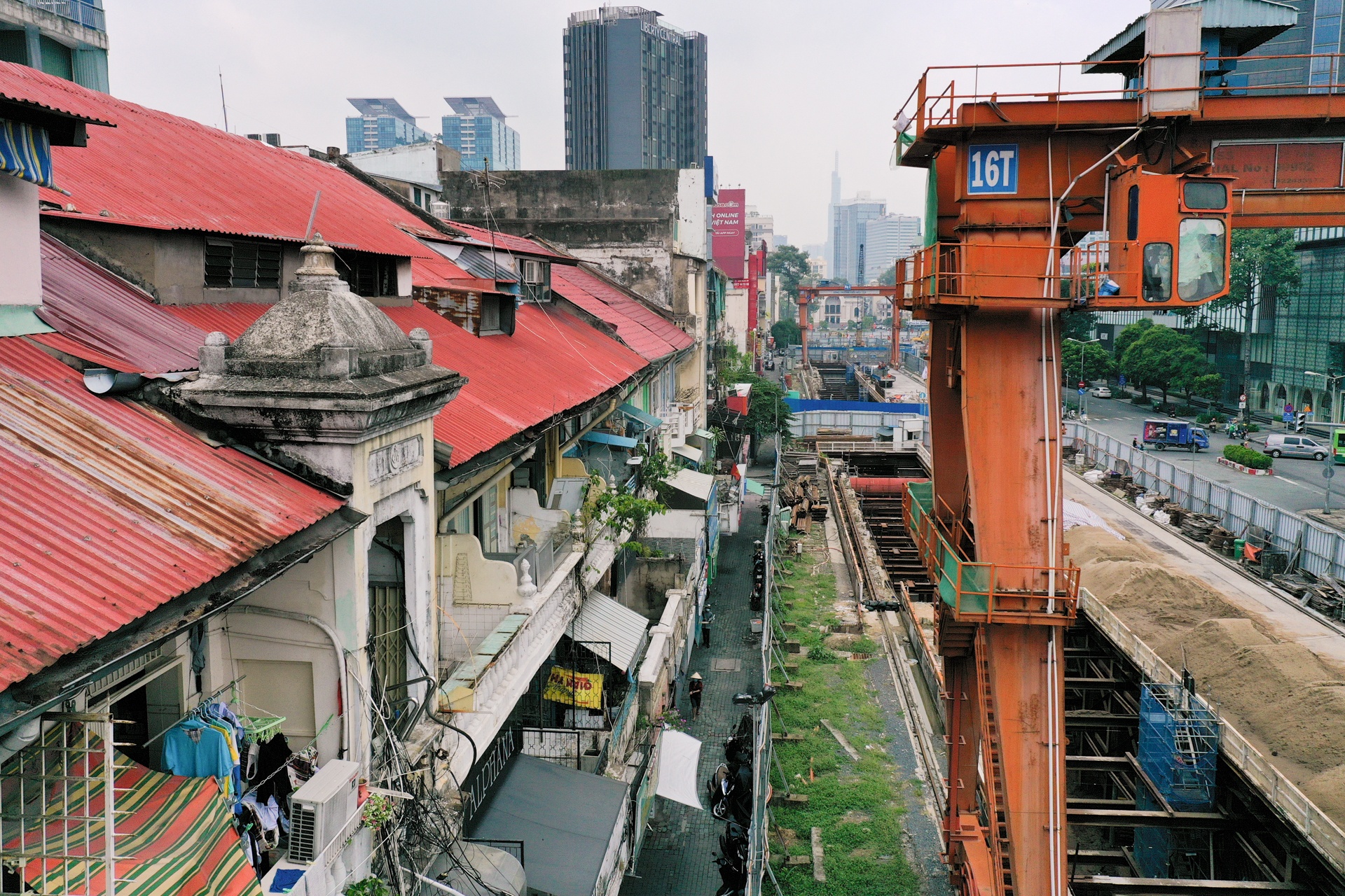 Quan xa diu hiu doc lo cot metro so 1 anh 10