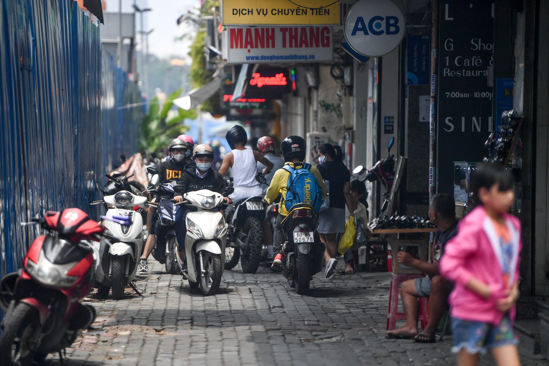 Quan xa diu hiu doc lo cot metro so 1 anh 5