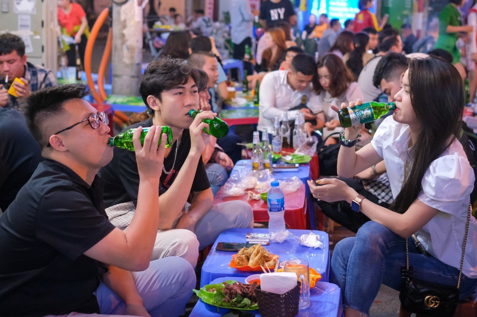 Tieu thu ruou bia tai Viet Nam van tang manh hinh anh