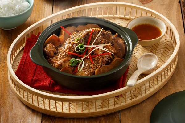 Chuoi hai san ban ca kho, banh canh cua vuot dich hinh anh