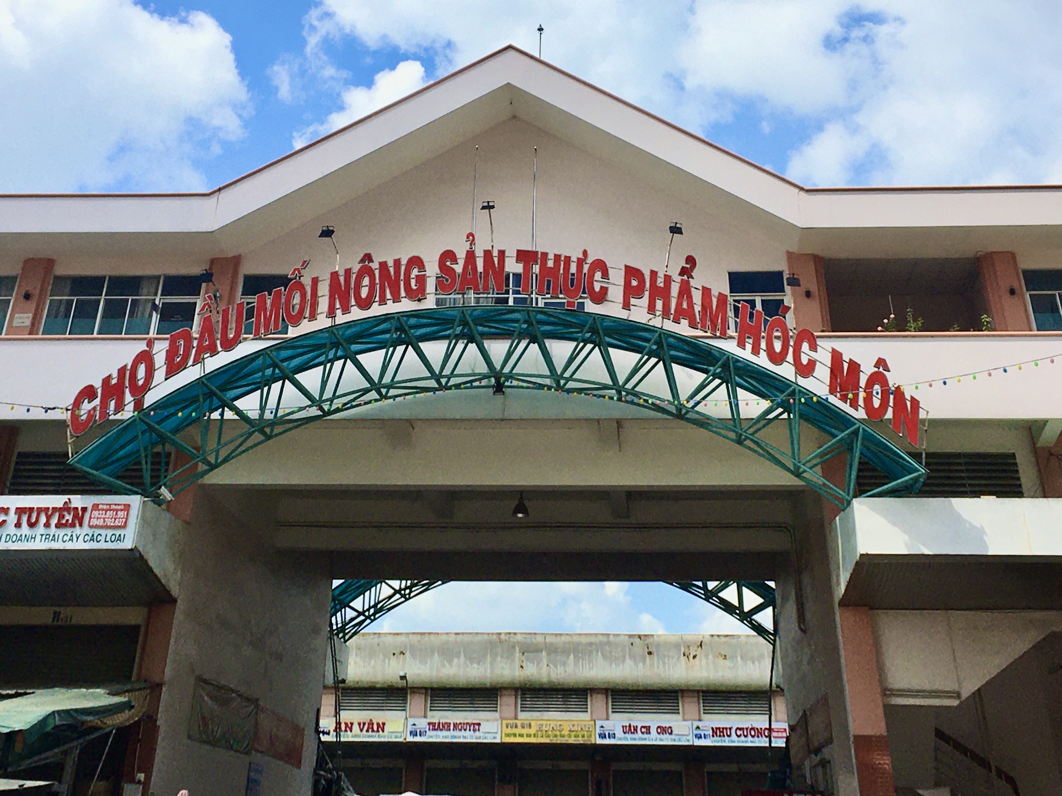 6.200 tan hang ve TP.HCM ngay dau cho Hoc Mon dung hoat dong hinh anh