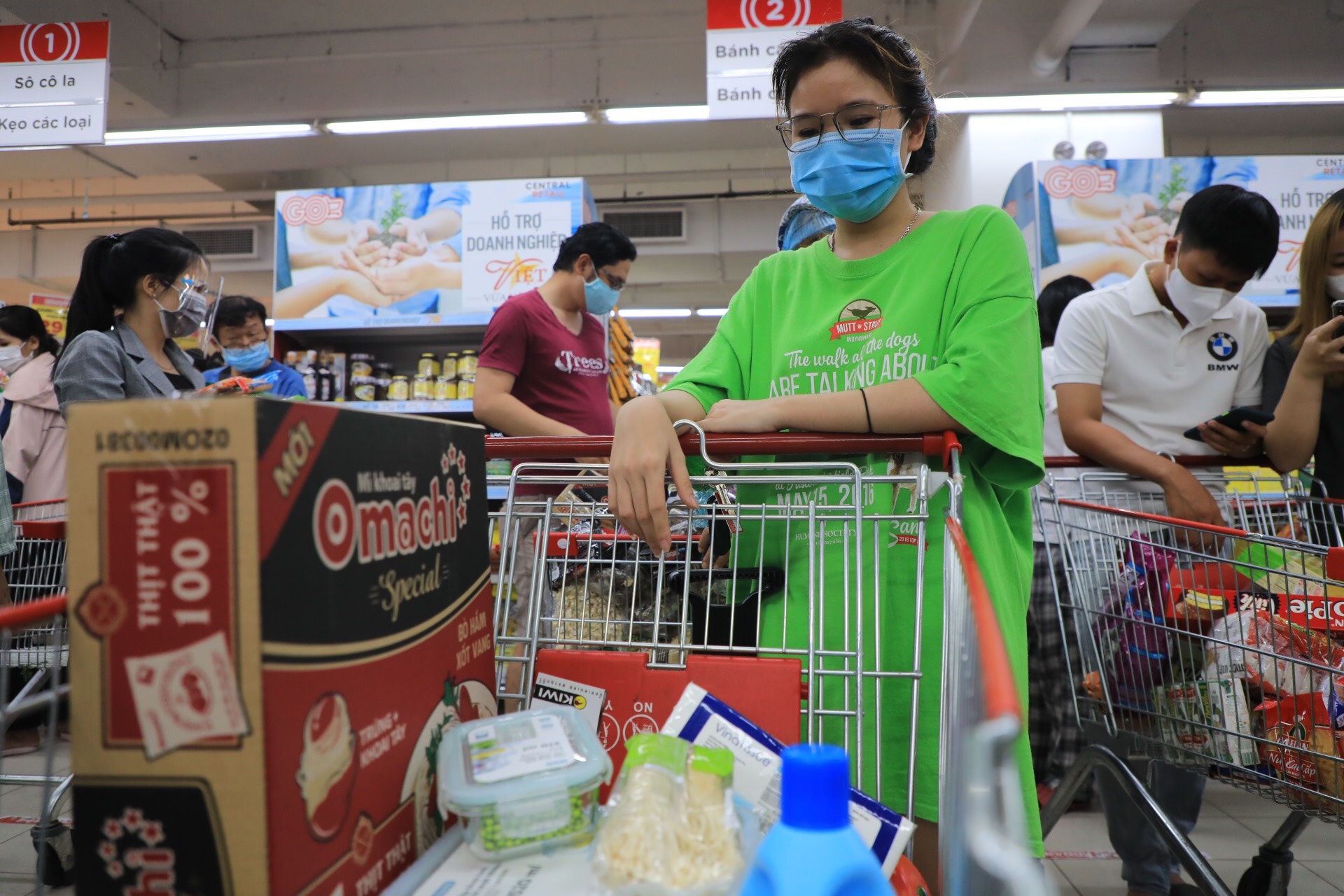 Xep hang 3 tieng van chua den luot thanh toan o sieu thi anh 10