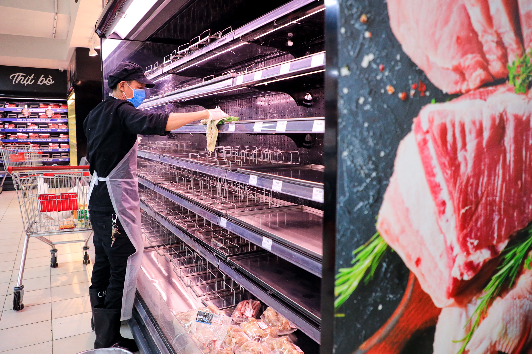 Khach don den sieu thi anh 2