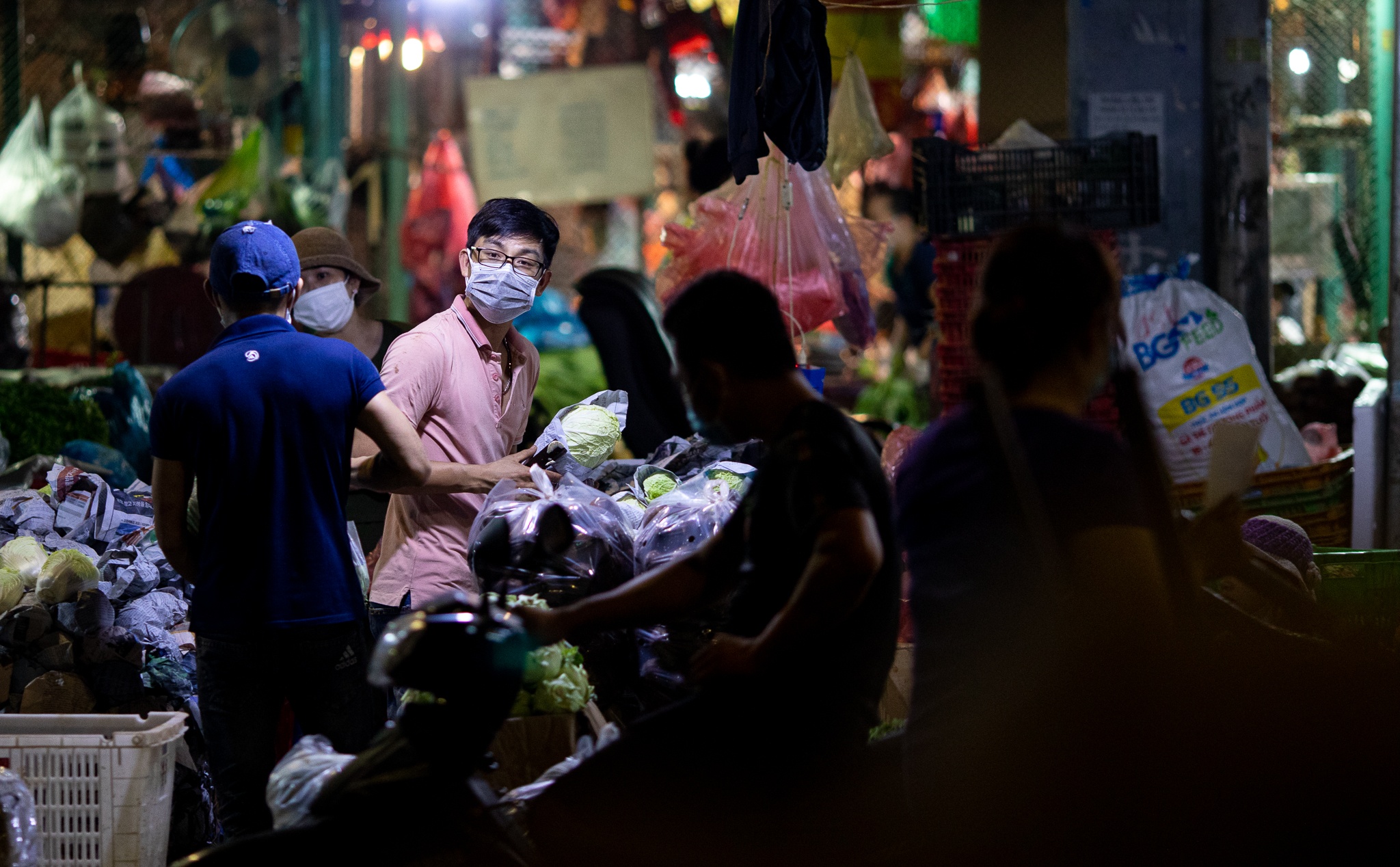 Hon 2.000 tan hang van do ve TP.HCM anh 1