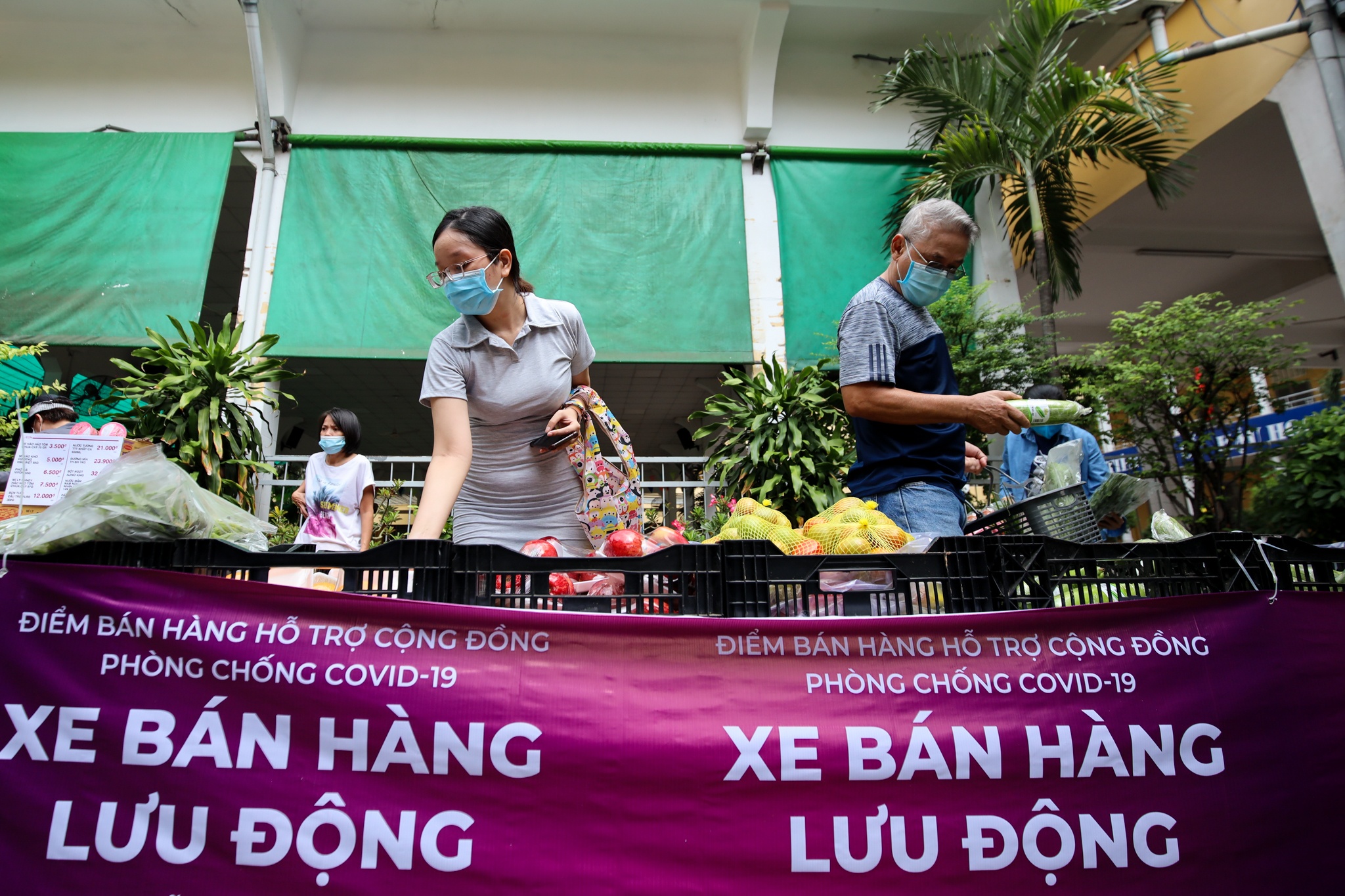 TP.HCM co 3.001 diem ban hang binh on, 388 diem ban luu dong hinh anh