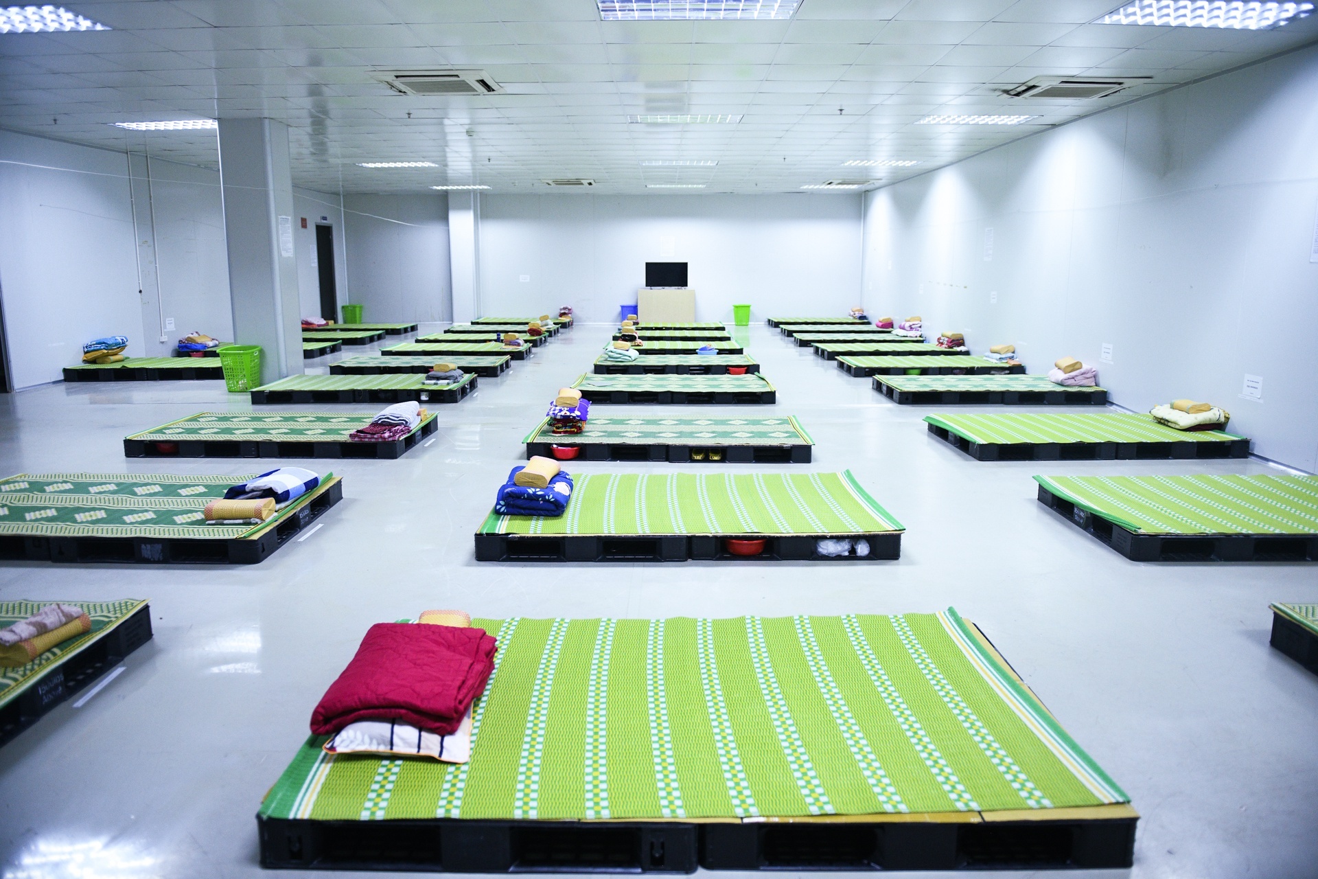 Nhieu doanh nghiep o TP.HCM chap nhan tam dung san xuat anh 3